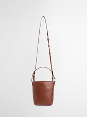 Brązowy - Barbour® Cedar Mini Leather Bucket Bag - Obraz 4 z 6
