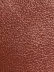 Brązowy - Barbour® Cedar Mini Leather Bucket Bag - Obraz 6 z 6