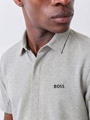 灰色 - BOSS Dymova Regular Fit Short Sleeve Stretch Shirt - 圖片 3，共 5