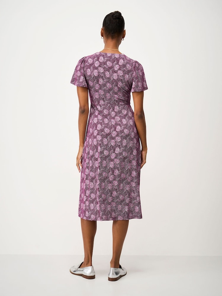 أحمر - فستان Jenna من قماش جيرسي بأكمام متطايرة من Crew Clothing - Image 2 of 5