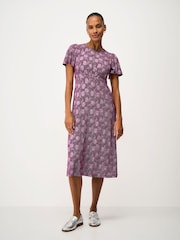 أحمر - فستان Jenna من قماش جيرسي بأكمام متطايرة من Crew Clothing - Image 3 of 5