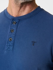 Saltwell Blue Dyed Grandad Collar Cotton T-Shirt - תמונה 4 מתוך 4