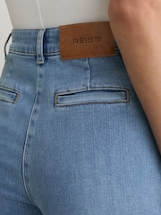 Albastru deschis - Reiss Claude Pintuck-Detail Flared Jeans - Imaginea 4 din 8