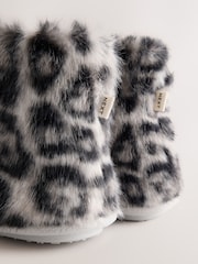 Grey/Black Leopard Print - Mga Faux Fur Boot Slipper - Larawan 4 ng 5
