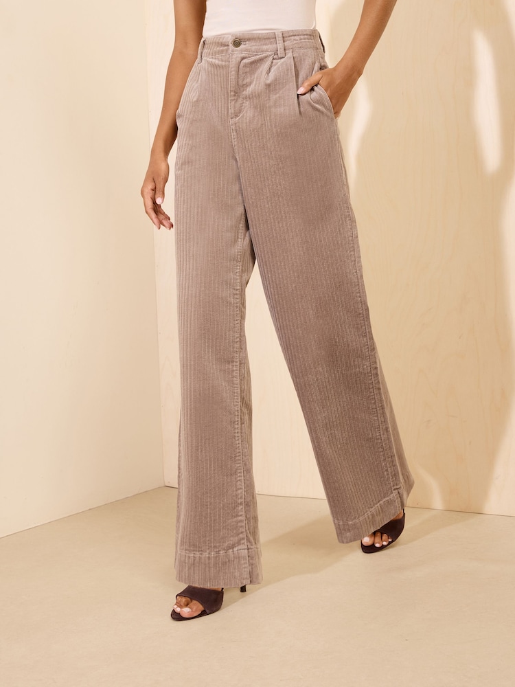 Neutral-Taupe - Friends Like These Tailored-Cordhose mit weitem Bein - Bild 2 von 5 Neutral-Taupe - Friends Like These Tailored-Cordhose mit weitem Bein - Bild 2 von 5