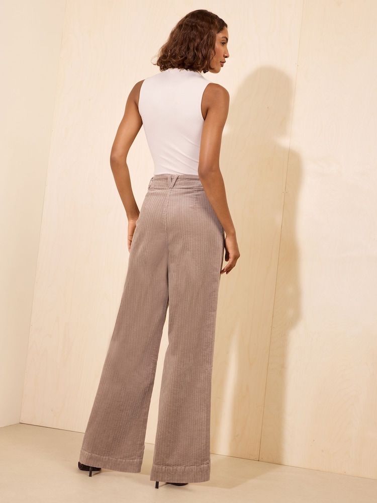 Neutral-Taupe - Friends Like These Tailored-Cordhose mit weitem Bein - Bild 5 von 5 Neutral-Taupe - Friends Like These Tailored-Cordhose mit weitem Bein - Bild 5 von 5
