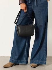 Czarny - FatFace Maya Leather Crossbody Bag - Obraz 1 z 5