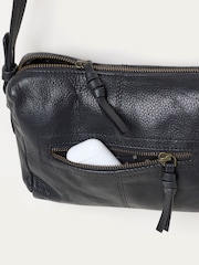 Czarny - FatFace Maya Leather Crossbody Bag - Obraz 4 z 5