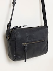 Czarny - FatFace Maya Leather Crossbody Bag - Obraz 5 z 5
