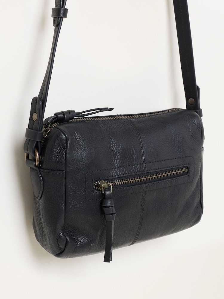 Czarny - FatFace Maya Leather Crossbody Bag - Obraz 5 z 5