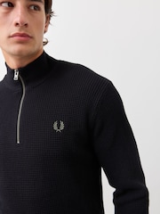 Черный - Джемпер с короткой молнией из вафельного трикотажа Fred Perry - Изображение 4 6