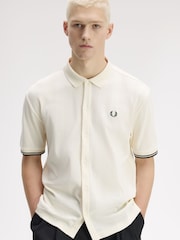 قميص بولو محبوك من نسيج مخرم مزود بأزرار كاملة من Fred Perry - صورة 3 من 5