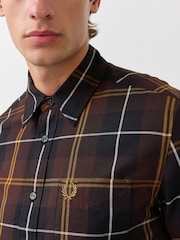 Brūna krāsa - Fred Perry poplīna tartāna krekls - Attēls 4 no 6