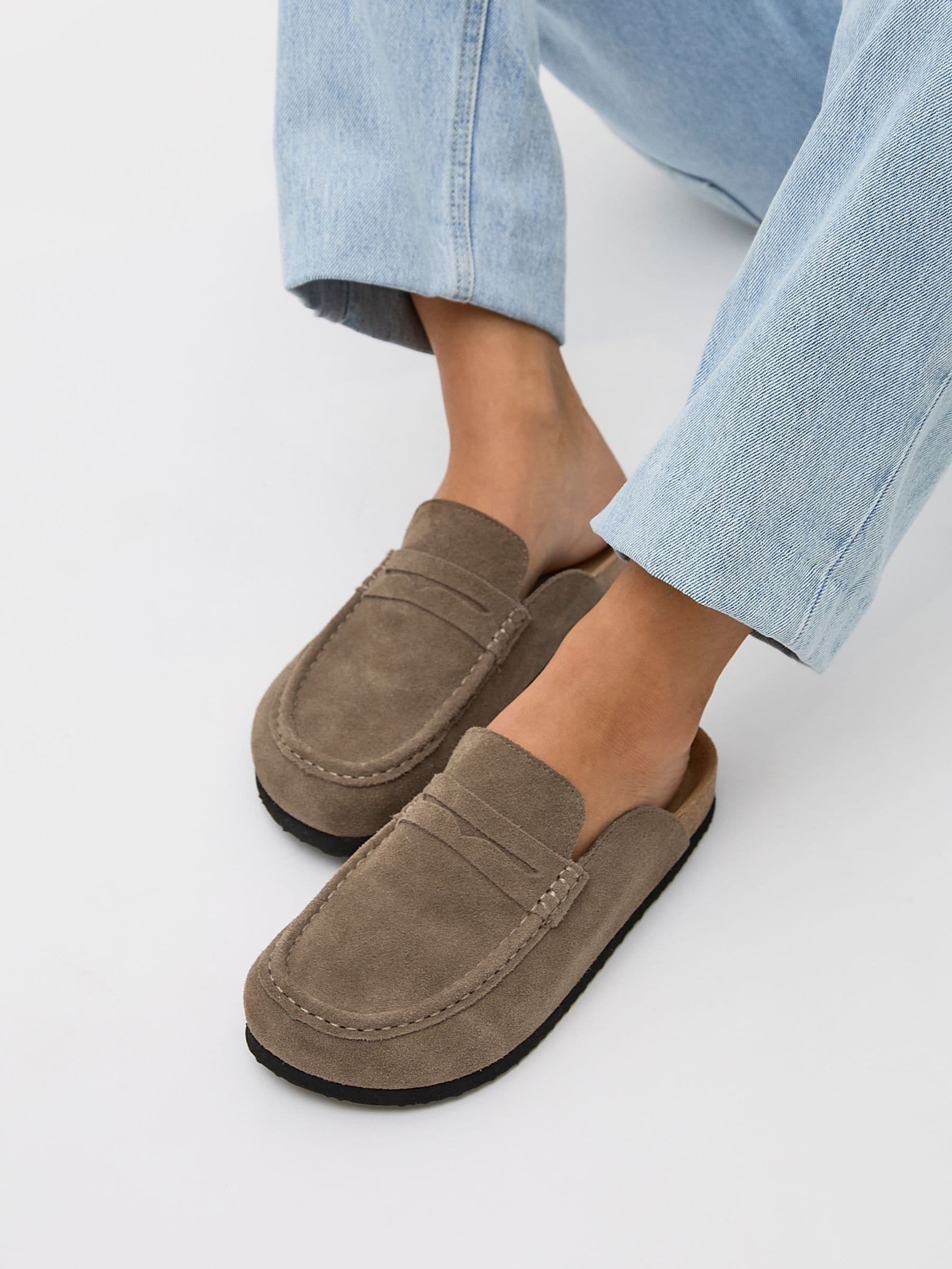 Next：日本 ブラウン - Linzi Poet Suede Leather Mule Loafers from
