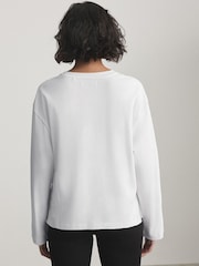 Puti - Long Sleeve Crew Neck Top - Larawan 4 ng 5