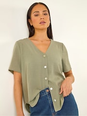 Blusa abotonada con cuello en pico Petite de Roman - Imagen 1 de 5