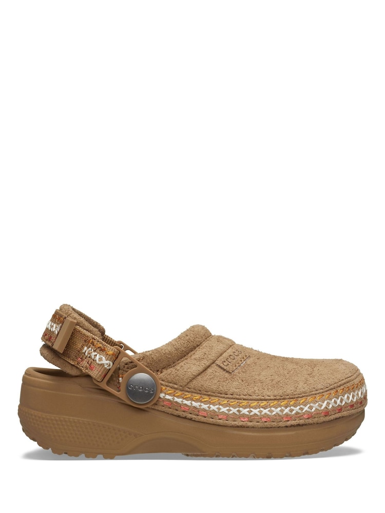 Crocs Kids Classic Crafted Suede Stitch Clogs - Imagem 1 de 6 Crocs Kids Classic Crafted Suede Stitch Clogs - Imagem 1 de 6