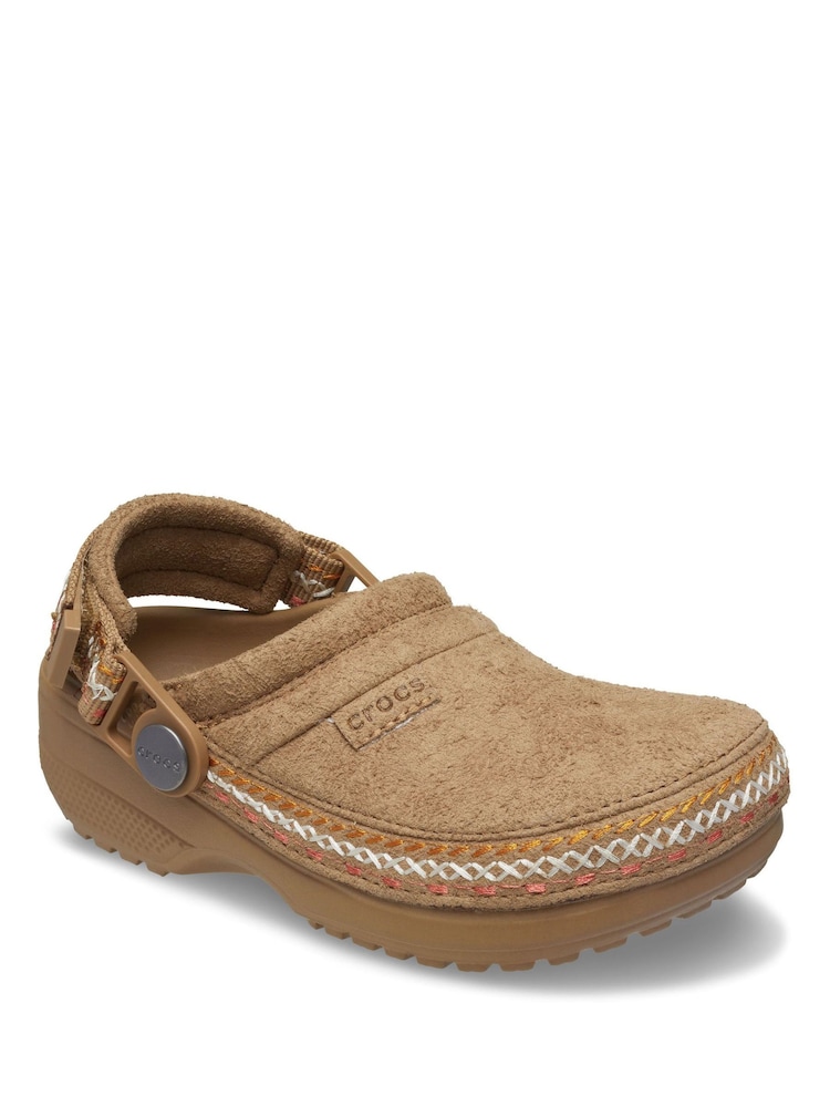 Crocs Kids Classic Crafted Suede Stitch Clogs - Imagem 2 de 6 Crocs Kids Classic Crafted Suede Stitch Clogs - Imagem 2 de 6