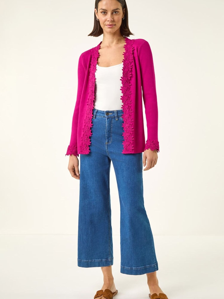 وردي - سترة كارديغان محبوكة بتشذيب دانتيل من Roman - Image 2 of 5 وردي - سترة كارديغان محبوكة بتشذيب دانتيل من Roman - Image 2 of 5