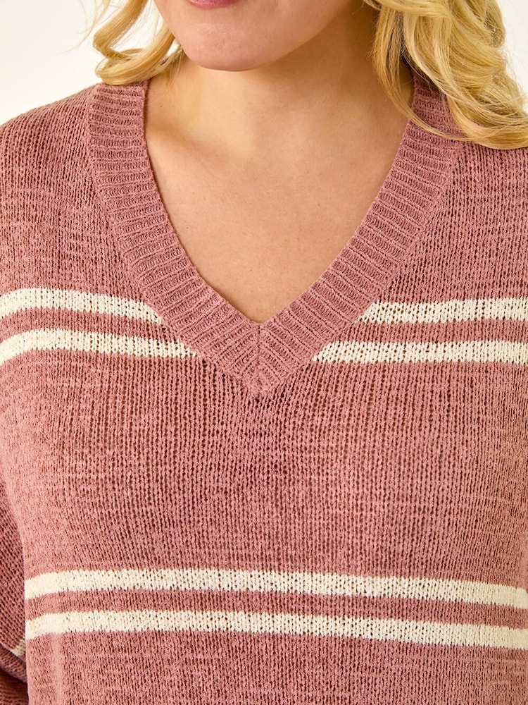 Rosa - Suéter de punto con Cuello de pico y rayas curvas Roman - Imagen 6 de 6