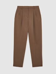Taupe Neutral - Zožane nabrane hlače Reiss Clay Lyocell - Slika 2 iz 6