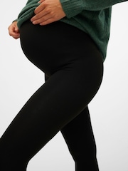 بنطلون ضيق مضلّع بخصر مرتفع بلا حواف للحوامل من VERO MODA - صورة 3 من 6