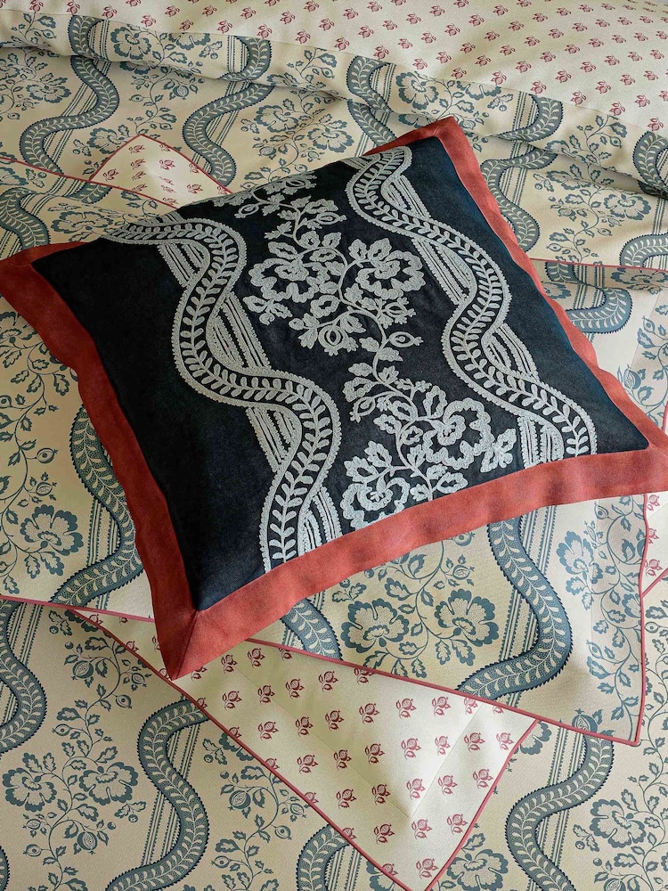 Sanderson Indigo Aubrey 200 TC Sateen Duvet Set - Image 5 of 5