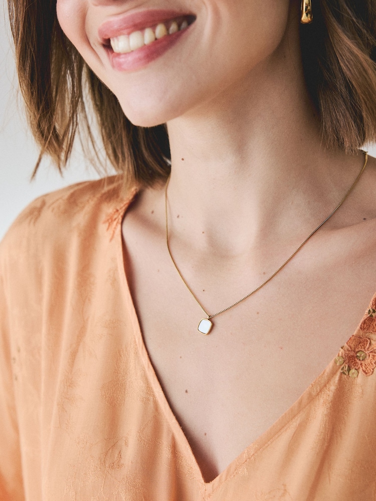 Χρυσαφί απόχρωση - Waterproof Stainless Steel Mother of Pearl Layered Necklace - Εικόνα 1 του 2 Χρυσαφί απόχρωση - Waterproof Stainless Steel Mother of Pearl Layered Necklace - Εικόνα 1 του 2