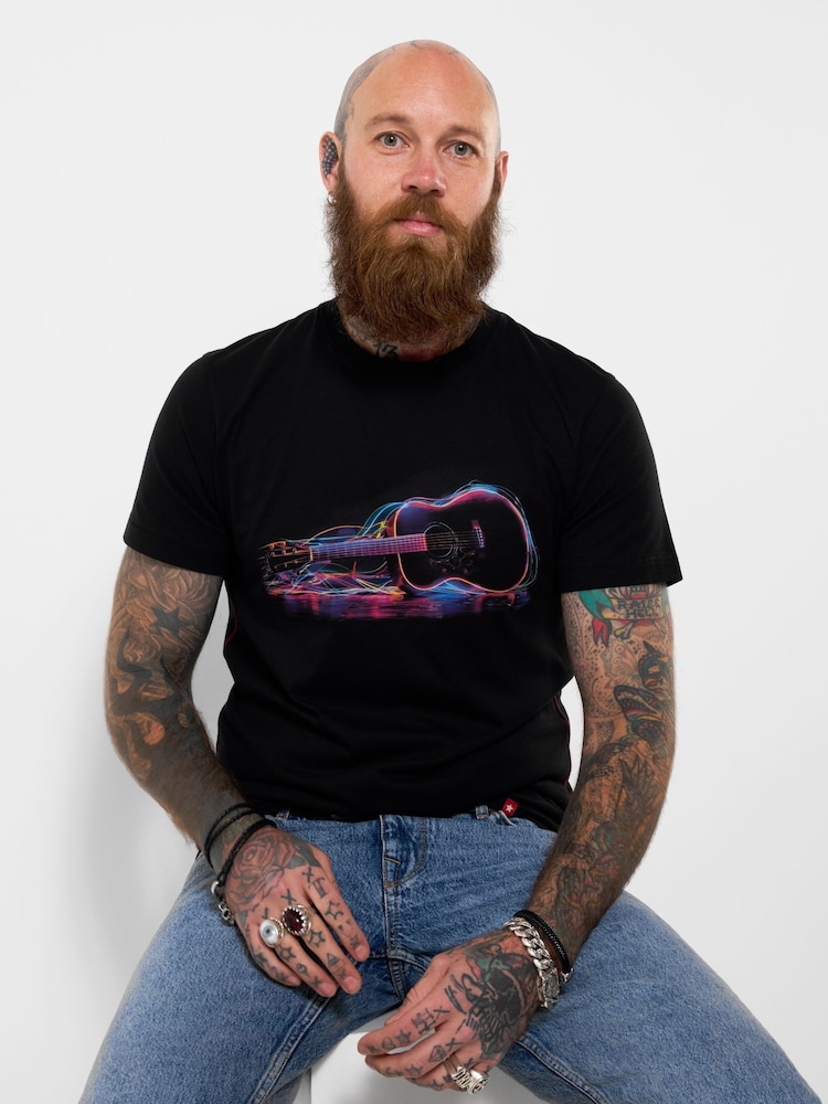 تيشِرت مزيّن برسمة جيتار فسفوري من Joe Browns - Image 2 of 6