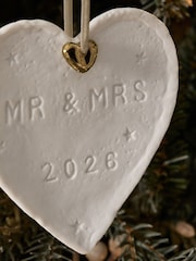 White Mr and Mrs 2026 Keepsake Bauble - Image 2 of 3