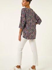 رداء عُلوي كيمونو بياقة حرف V وطبعة زهور صغيرة من Roman - Image 3 of 5