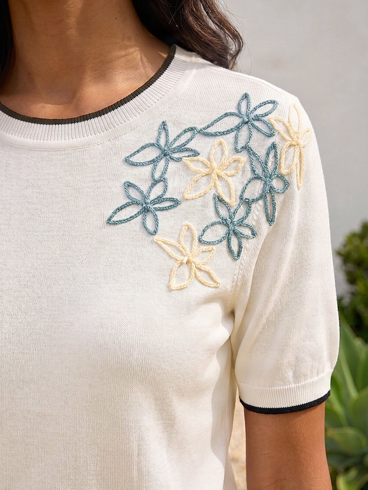 Roman White Floral Knit T-Shirt - Image 4 of 4 Roman White Floral Knit T-Shirt - Image 4 of 4