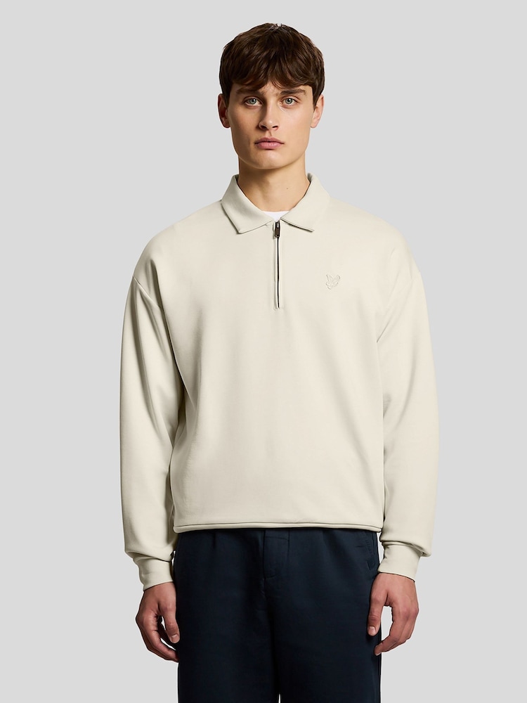 سويت شيرت بقصّة مريحة وياقة وقماش انترلوك من Lyle & Scott - Image 1 of 6