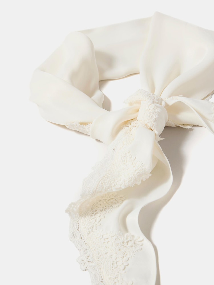 Cream - Mint Velvet Satin-Schal mit Spitzendetail - Bild 2 von 4