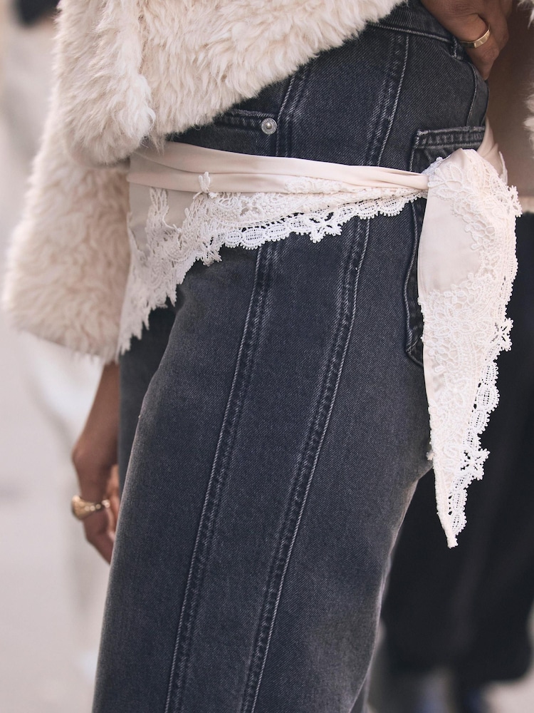 Cream - Mint Velvet Satin-Schal mit Spitzendetail - Bild 4 von 4