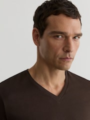 Reiss Coco Brown Dayton Cotton V-neck Tailored-Fit T-Shirt - Image 3 of 6
