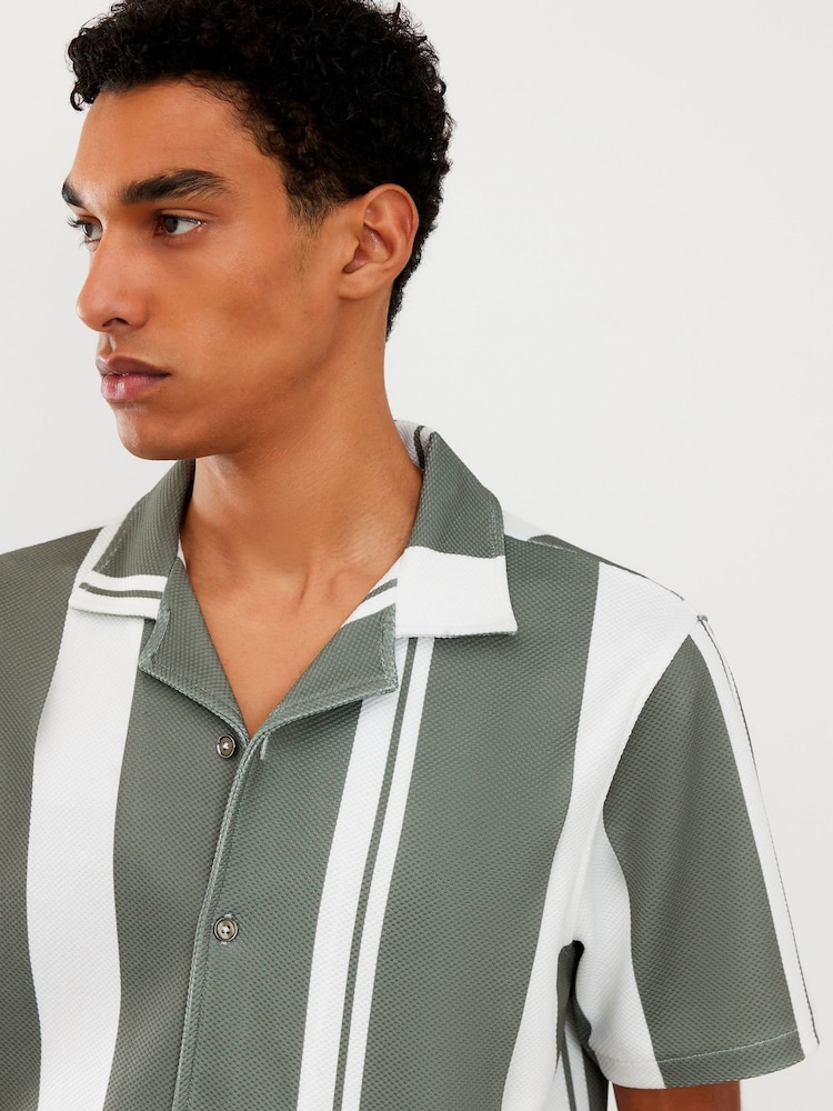River Island Green Slim Fit Slinky Revere Shirt - Image 4 of 4 River Island Green Slim Fit Slinky Revere Shirt - Image 4 of 4