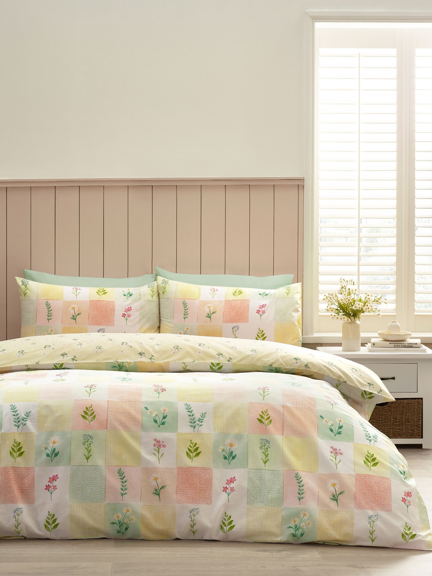 Catherine Lansfield Yellow Daisy Patchwork Reversible Duvet Cover Set - King - Image 7