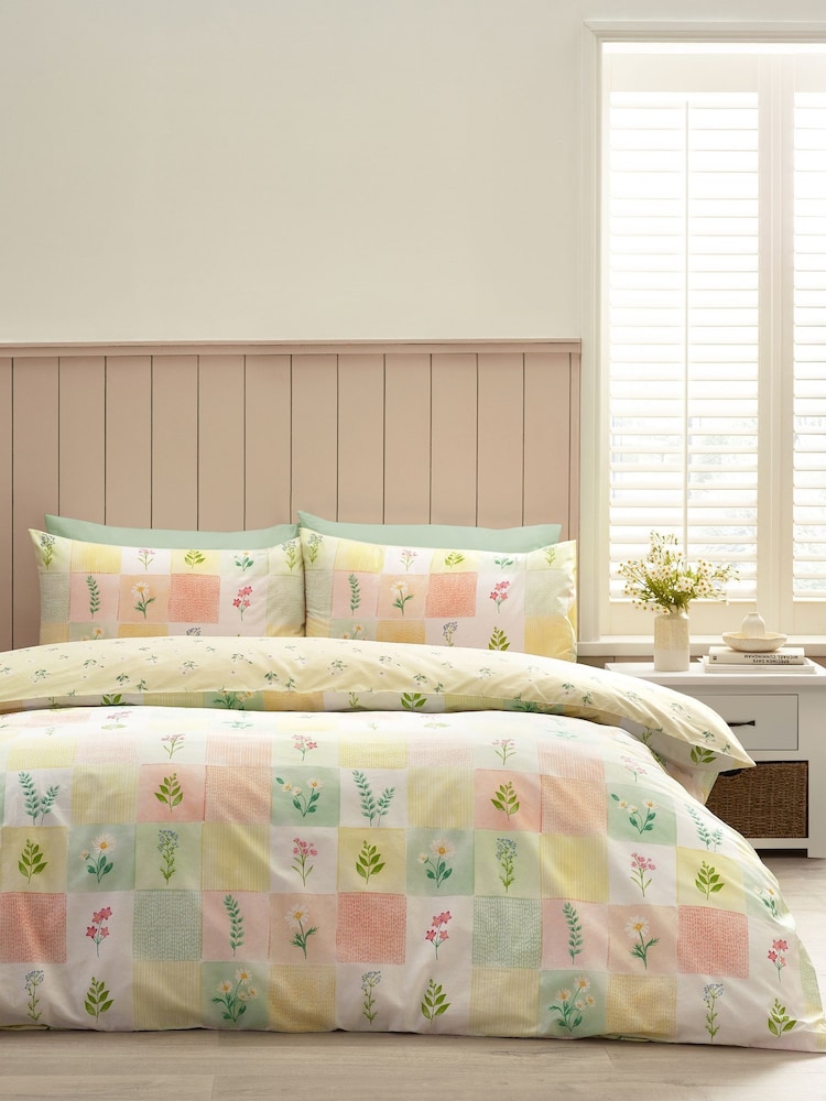 Catherine Lansfield Yellow Daisy Patchwork Reversible Duvet Cover Set - Image 1 of 4