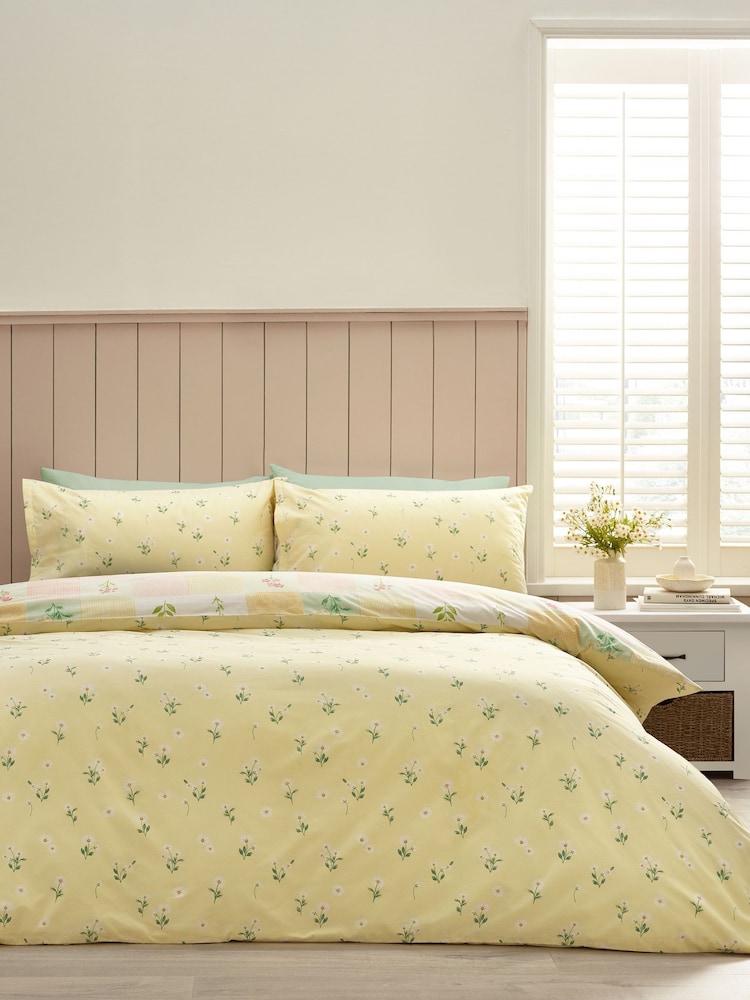 Catherine Lansfield Yellow Daisy Patchwork Reversible Duvet Cover Set - Image 2 of 4