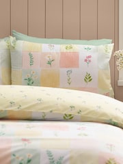 Catherine Lansfield Yellow Daisy Patchwork Reversible Duvet Cover Set - Image 3 of 4