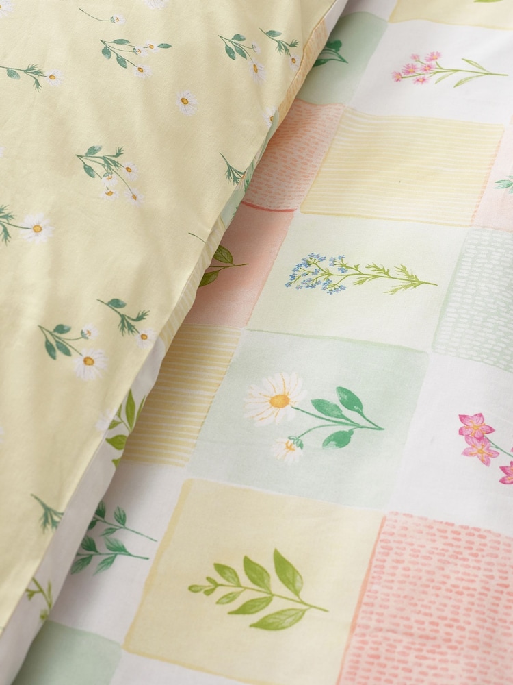 Catherine Lansfield Yellow Daisy Patchwork Reversible Duvet Cover Set - Image 4 of 4