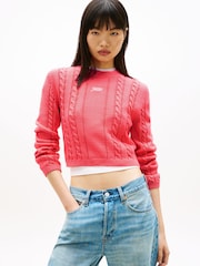 Rosa - Tommy Jeans Logo Embroidery Cable Knit Slim Jumper - Imagen 1 de 5