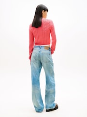 Rosa - Tommy Jeans Logo Embroidery Cable Knit Slim Jumper - Imagen 3 de 5