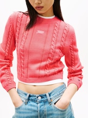 Rosa - Tommy Jeans Logo Embroidery Cable Knit Slim Jumper - Imagen 4 de 5