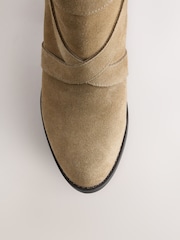 素色 - Forever Comfort® Standard/Wide Fit Suede Leather Casual Block Heeled Ankle Boots - 圖片 8，共 10
