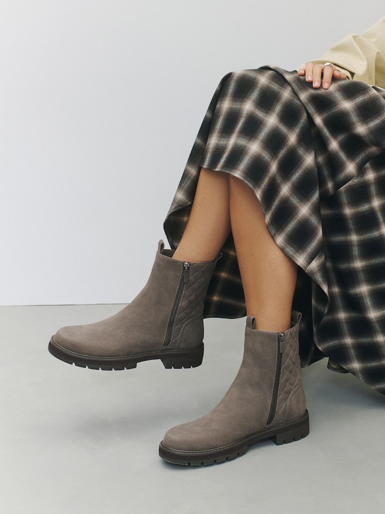 Gray - Forever Comfort® Black Casual Zip Chelsea Boots - Larawan 1 ng 6 Gray - Forever Comfort® Black Casual Zip Chelsea Boots - Larawan 1 ng 6