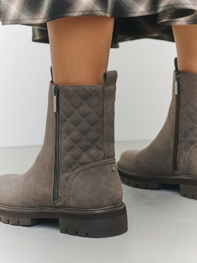 Gray - Forever Comfort® Black Casual Zip Chelsea Boots - Larawan 6 ng 6 Gray - Forever Comfort® Black Casual Zip Chelsea Boots - Larawan 6 ng 6
