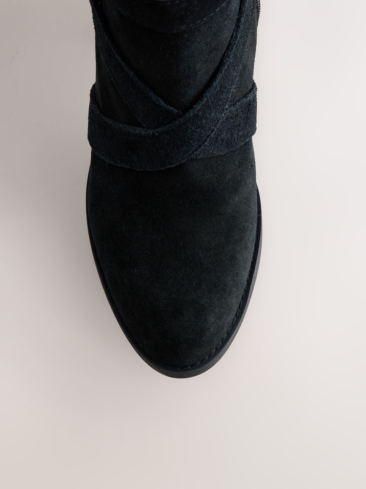 黑色 - Forever Comfort® Standard/Wide Fit Suede Leather Casual Block Heeled Ankle Boots - 圖片 7，共 7