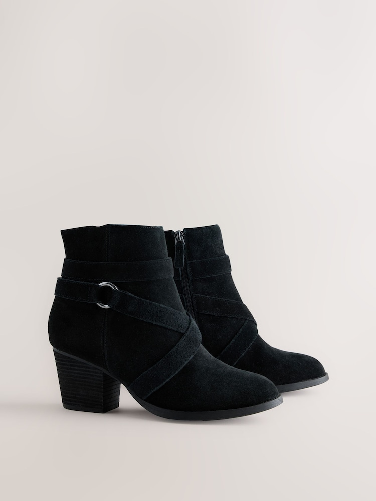 שחור - ®Forever Comfort מגפוני צ'לסי מזמש-עור ליום-יום עם עקב בלוק, גזרה רחבה/רגילה - תמונה 8 מתוך 8 שחור - ®Forever Comfort מגפוני צ'לסי מזמש-עור ליום-יום עם עקב בלוק, גזרה רחבה/רגילה - תמונה 8 מתוך 8